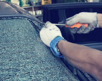 <p style="font-family: 'Poppins', sans-serif; font-weight: 700; font-size:24px;">AUTO BACK GLASS REPAIR</p>
